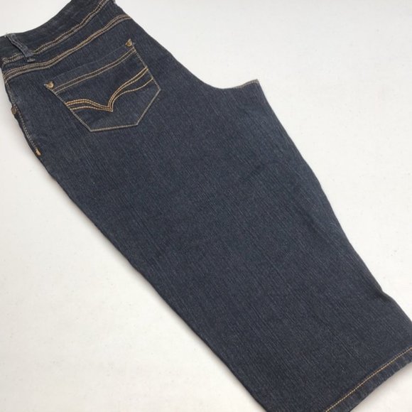 LIKE NEW DC STRETCH SAVVY DENIM CAPRIS 14/32x18 ⭐️ - Picture 5 of 11